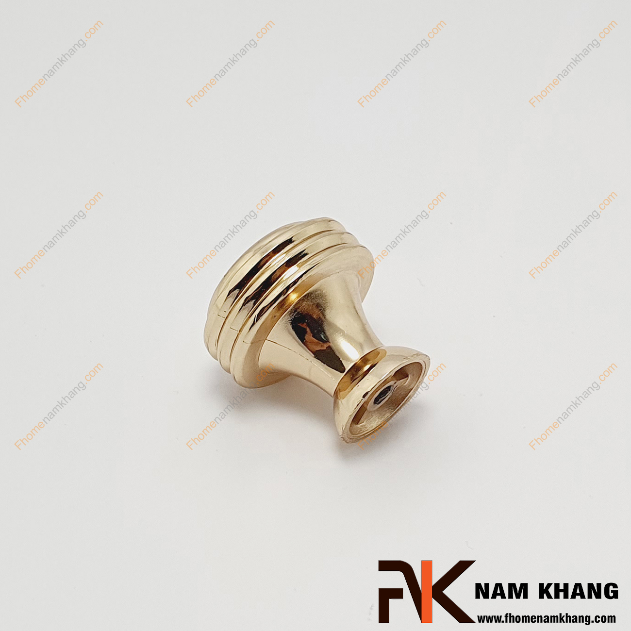 Núm cửa tủ dạng tròn màu vàng bóng NK306T-V, một mẫu núm tủ độ bền cao với chất liệu hợp kim cao cấp đặc và được mạ vàng bóng ánh kim nổi bật.