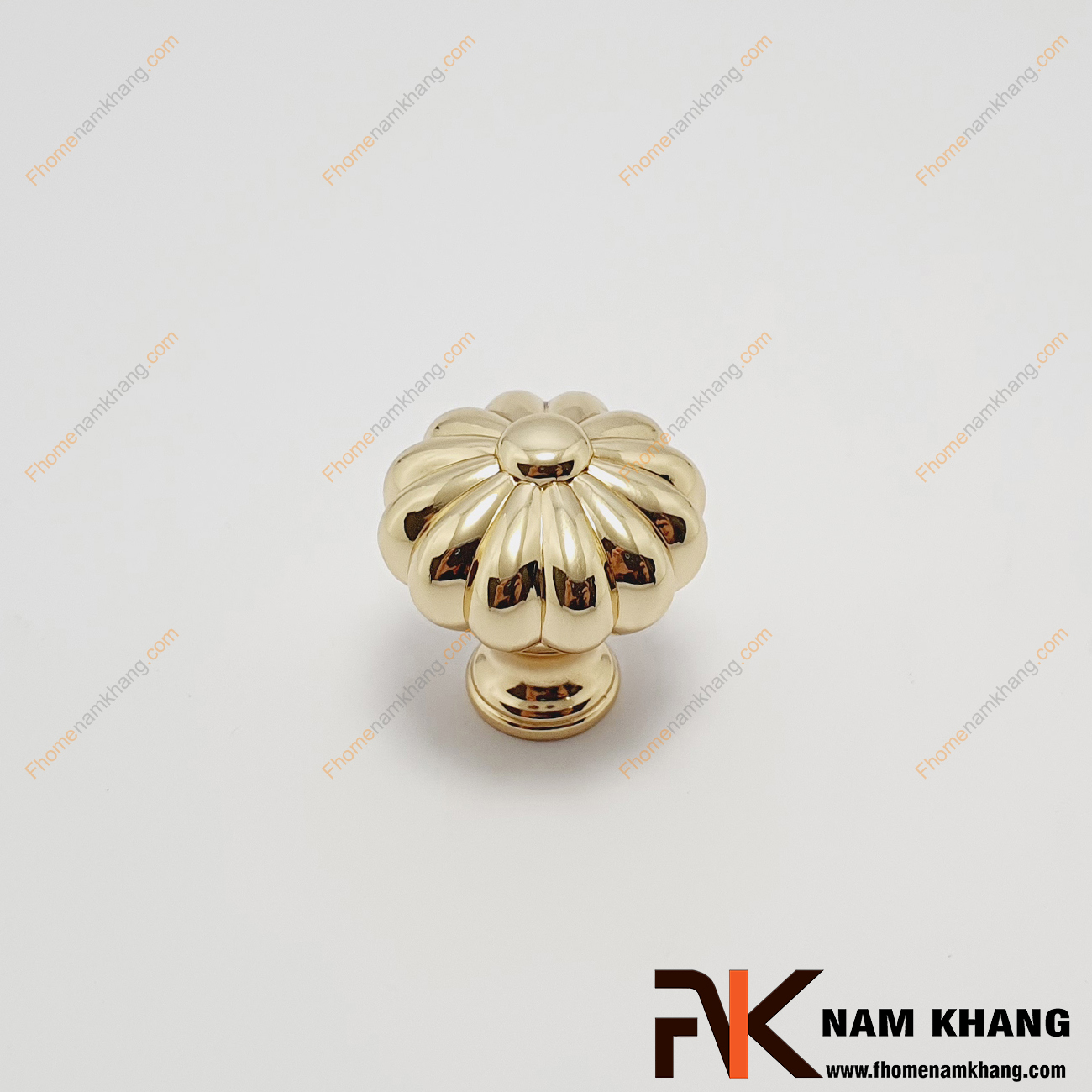 Núm cửa tủ dạng tròn màu vàng bóng NK355N-V, một mẫu núm tủ độ bền cao với chất liệu hợp kim cao cấp đặc và được mạ vàng bóng ánh kim nổi bật