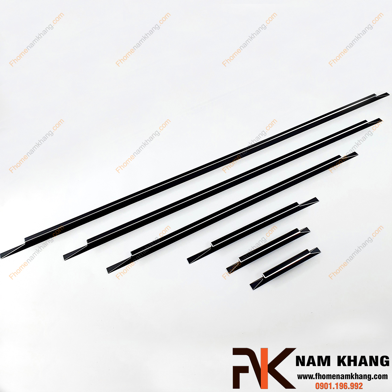 Tay nắm tủ quần áo là phụ kiện nội thất được sử dụng nhiều trong những thiết kế nội thất hiện nay, với mức đầu tư thấp so với những hạng mục nội thất khác nhưng lại đóng vai trò quan trọng trên nhiều phong cách tủ kệ.