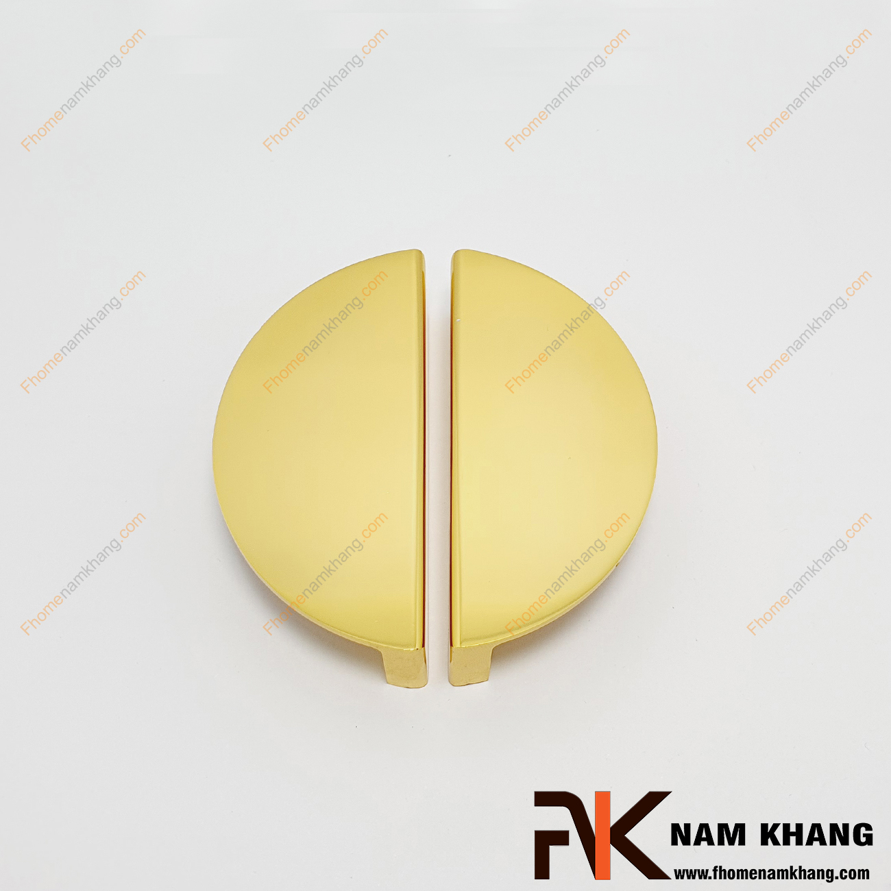 Tay nắm tủ dạng bán nguyệt màu vàng xước ánh kim NK286BN-64V kiểu dáng tay nắm tủ dạng đôi hình bán nguyệt. Đây là dòng sản phẩm thường sử dụng cặp hoặc tách lẻ có thể lắp đặt trên nhiều chất liệu cửa và không gian khác nhau.