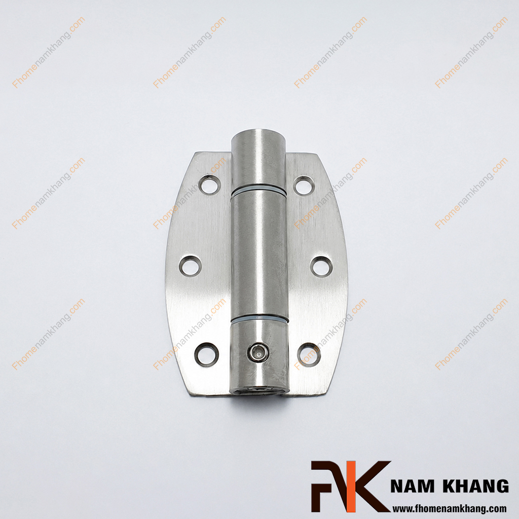 Bản lề vách ngăn tròn NKL006LTN-INOX304 - Đây là bản lề vách ngăn inox 304 chuyên dùng cho các hệ cửa hoặc vách ngăn vệ sinh, phòng thay đồ và khu vực có độ ẩm cao.