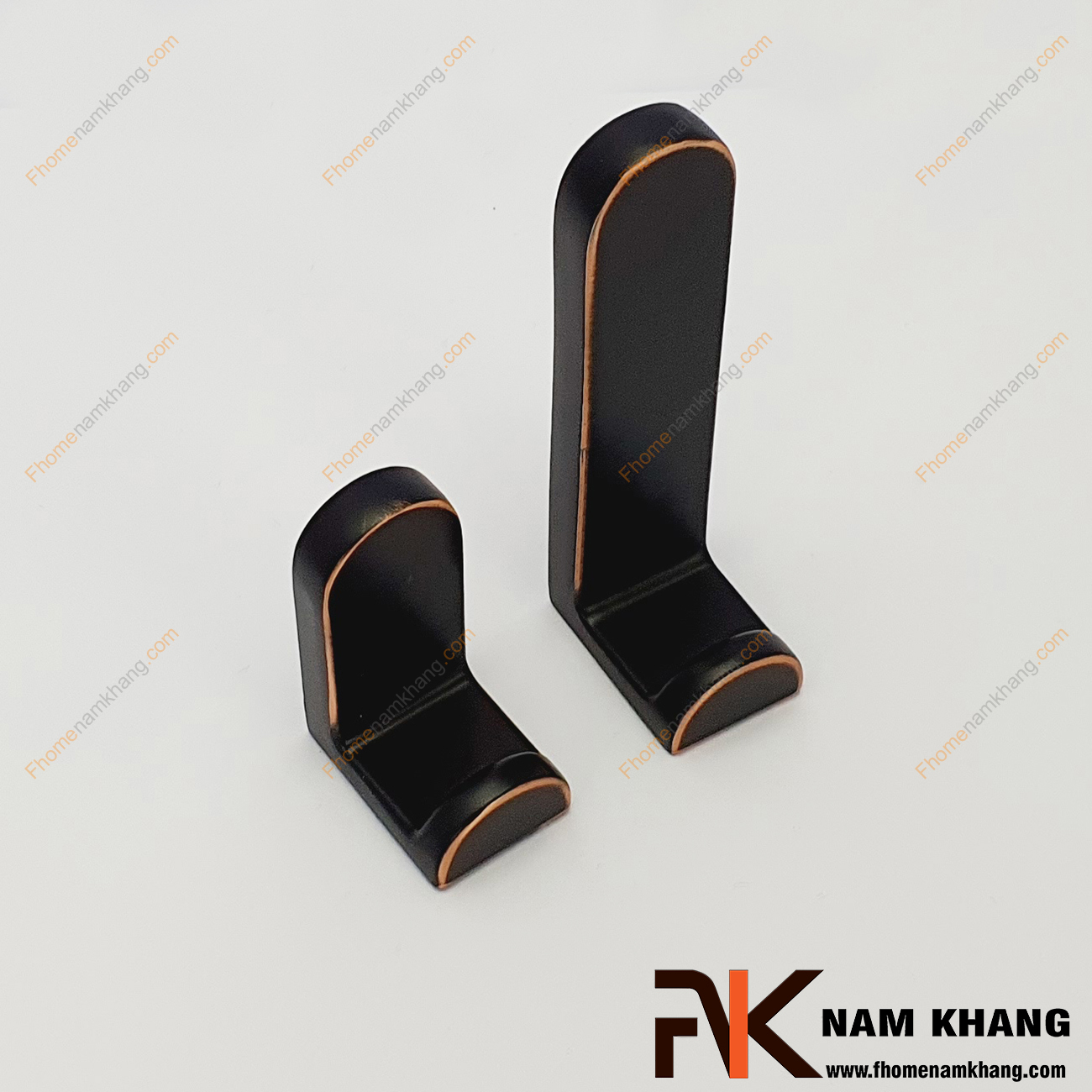 Móc treo tường dạng đứng màu đen NK121L-DH, dòng móc treo kiểu đứng có thiết kế liền khối gồm 2 size lớn nhỏ và có thể lắp ghép thành một bộ
