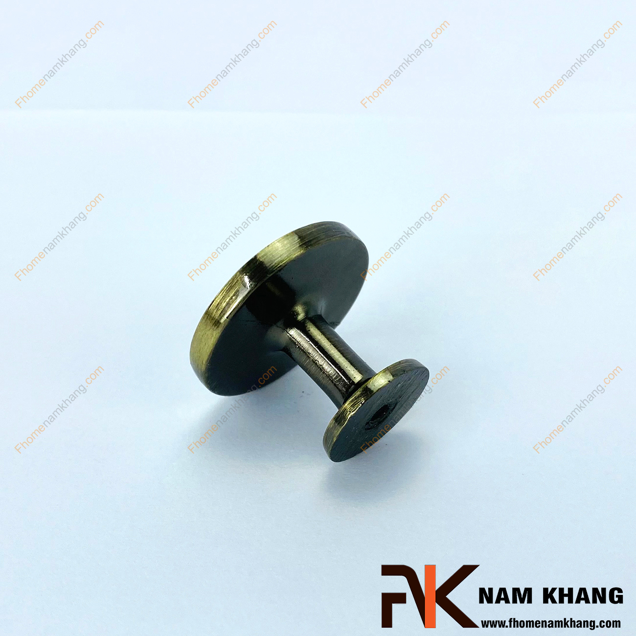 Núm cửa tủ dạng tròn màu rêu bóng NK204-RB có khuôn dạng dẹp bo tròn góc cạnh tinh tế được sử dụng nhiều trên nhiều phong cách tủ kệ khác nhau