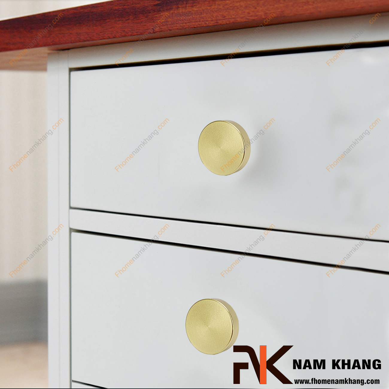 Một thiết kế rất đơn giản, một chất liệu chất lượng cao, một sản phẩm đáp ứng được tất cả các tiêu chí nội thất. - Núm cửa tủ dạng tròn màu vàng ánh kim NK267-NV