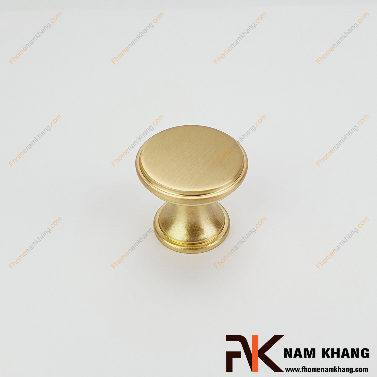 Sản phẩm Núm cửa tủ màu vàng mờ NK415L-VM phong cách đơn giản, tinh tế và rất cao cấp, có thể sử dụng trên nhiều phong cách tủ kệ khác nhau.