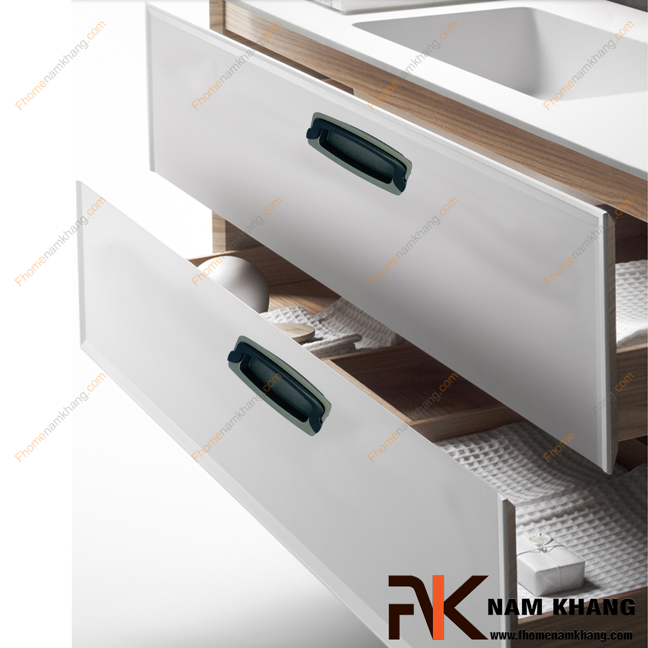Tay nắm âm tủ màu xám NK064-96XD là loại tay nắm chuyên dùng cho các loại tủ đặt ở những nơi có không gian hạn chế hoặc dùng để nâng cao tính thẫm mỹ của sản phẩm.