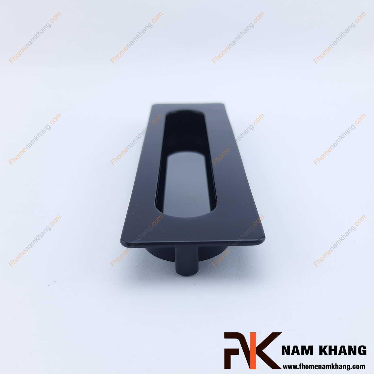 Tay nắm âm tủ dạng trơn màu đen mờ NK145-D là loại tay nắm chuyên dùng cho các loại tủ đặt ở những nơi có không gian hạn chế hoặc dùng để nâng cao tính thẫm mỹ của sản phẩm.