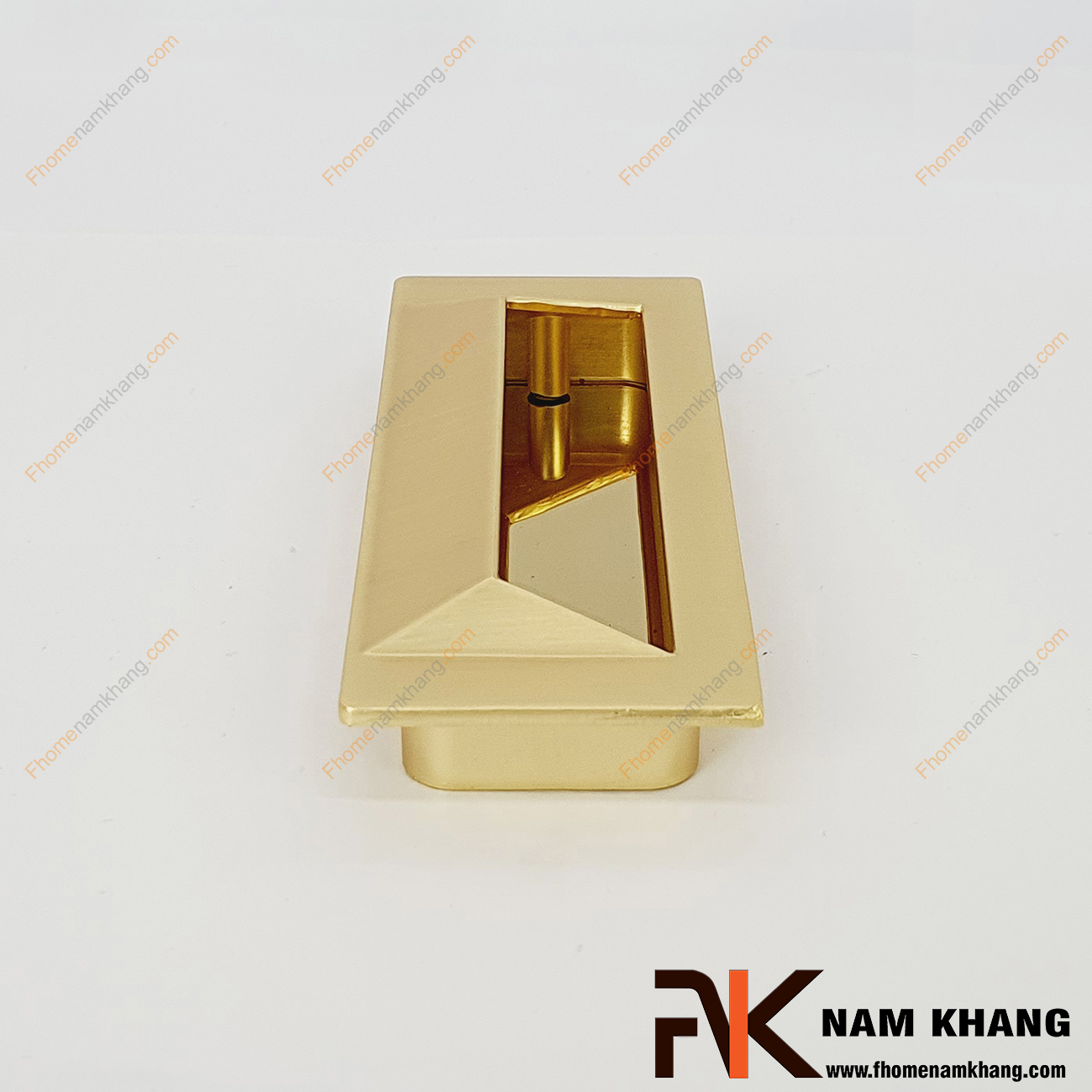 Tay nắm âm tủ dạng trơn màu vàng mờ NK223-VM là loại tay nắm chuyên dùng cho các loại tủ đặt ở những nơi có không gian hạn chế hoặc dùng để nâng cao tính thẫm mỹ của sản phẩm
