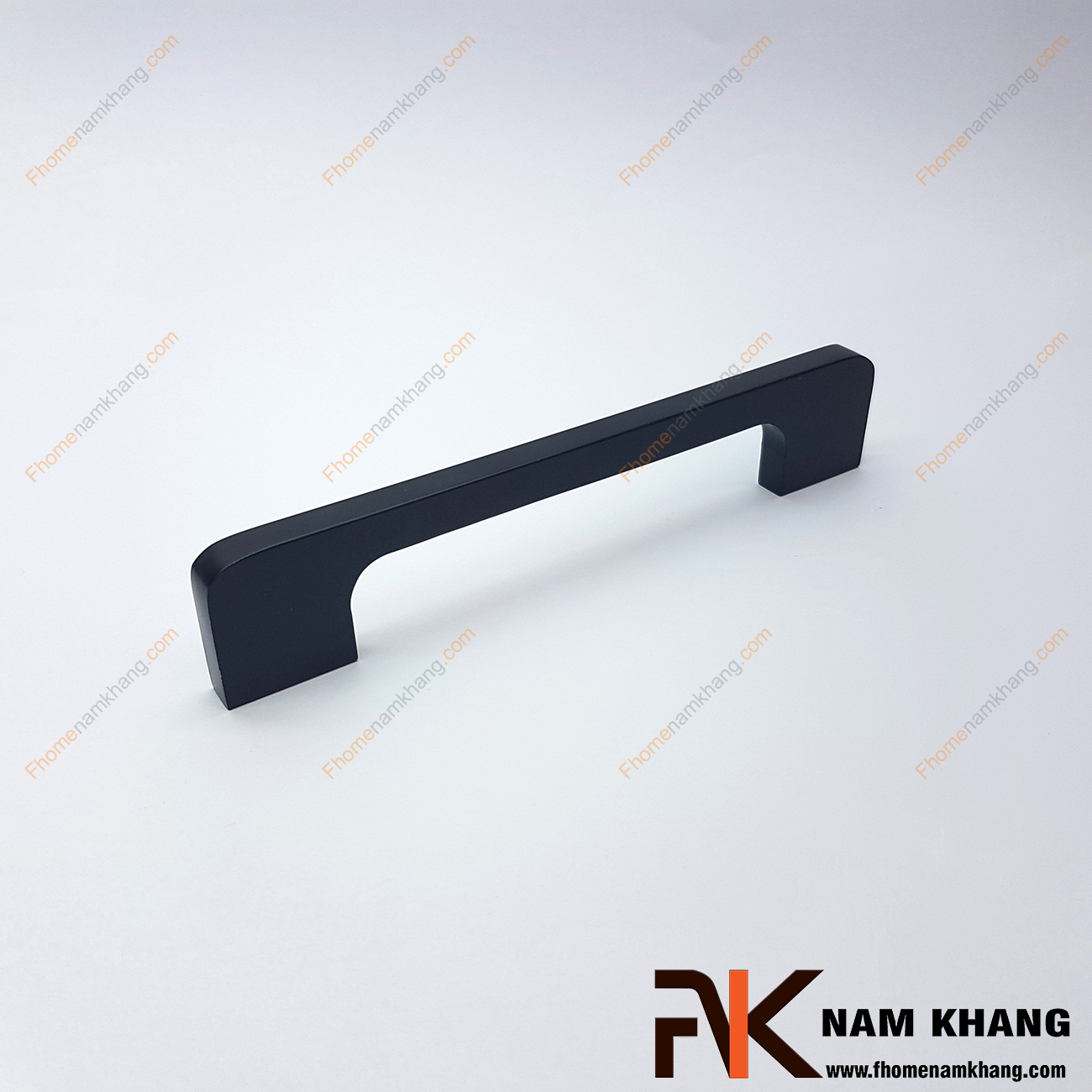  Tay cầm tủ nhôm NK116-D là thiết kế đặc biệt từ hợp kim nhôm cao cấp. Đây là sản phẩm sử dụng công nghệ anode nhôm để tạo được màu đen tuyệt đẹp và độ bền cực tốt