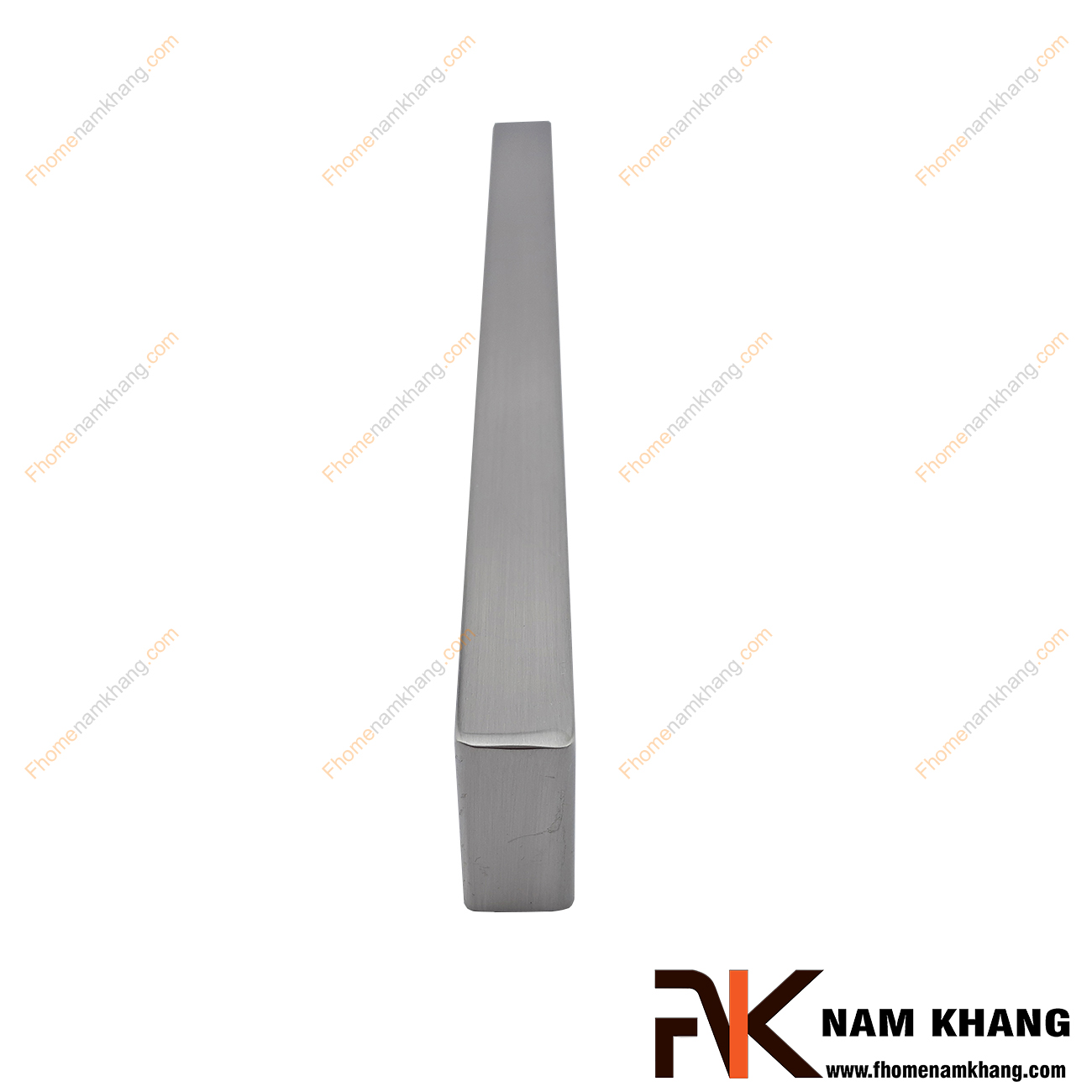 Tay nắm tủ mạ xám bạc NK143-160X2 được thiết kế dựa trên hợp kim chất lượng khuôn dạng vuông tạo cảm giác cầm nắm vô cùng chắc chắn và thao tác thực hiện cũng vô cùng dễ dàng.