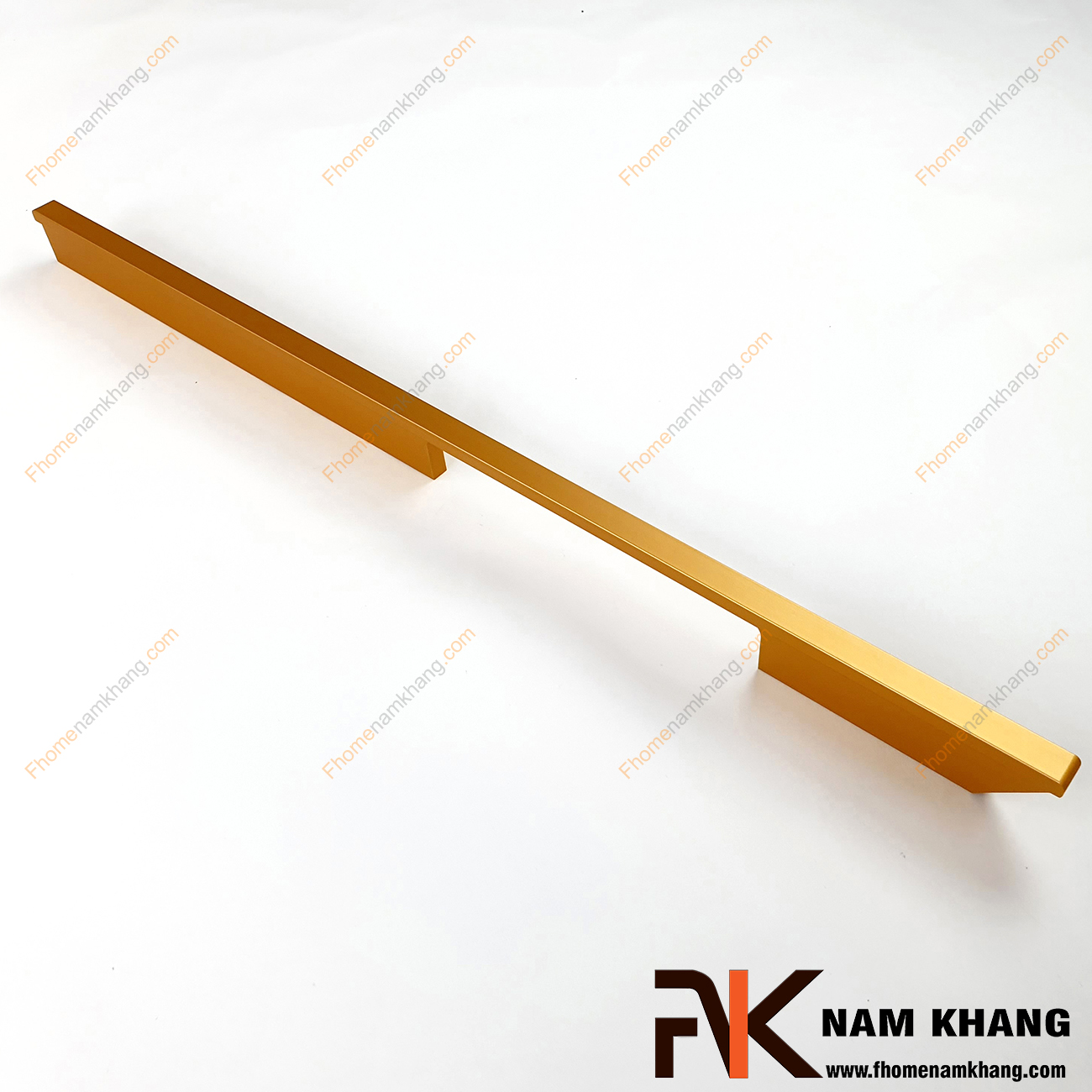 Sản phẩm Tay nắm tủ dạng thanh dài màu vàng NK156-V là loại tay nắm chuyên dùng cho các dạng tủ kệ có chiều dài lớn, đặc biệt là các dạng tủ quần áo