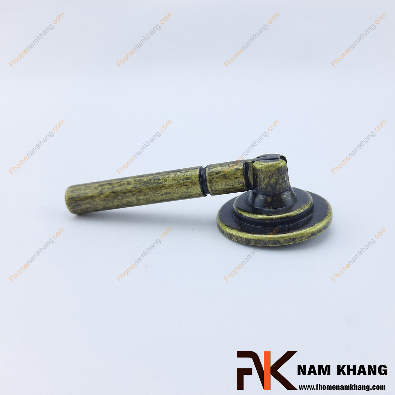 Núm cửa tủ màu đồng cổ NK284-C, một thiết kế với dạng tay cầm thanh tròn rất thông dụng trong công nghiệp nội thất.