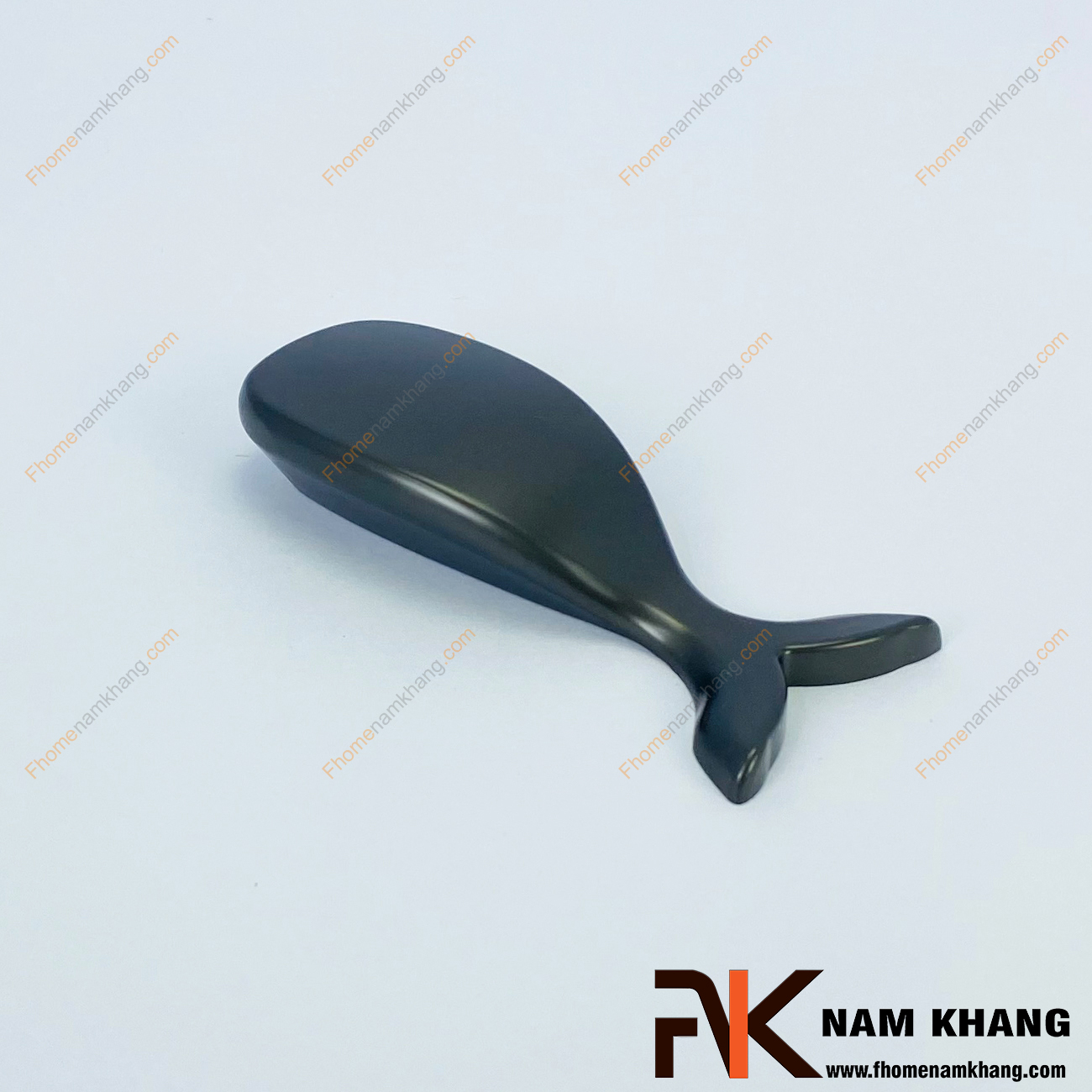 Tay nắm tủ dạng cá voi xám NK287CC-X là mẫu tay nắm tủ đặc biệt dạng cá voi độc đáo. Sản phẩm chất lượng từ hợp kim cao cấp, dễ dàng lắp đặt và gây ấn tượng mạnh ngay từ những ánh nhìn đầu tiên