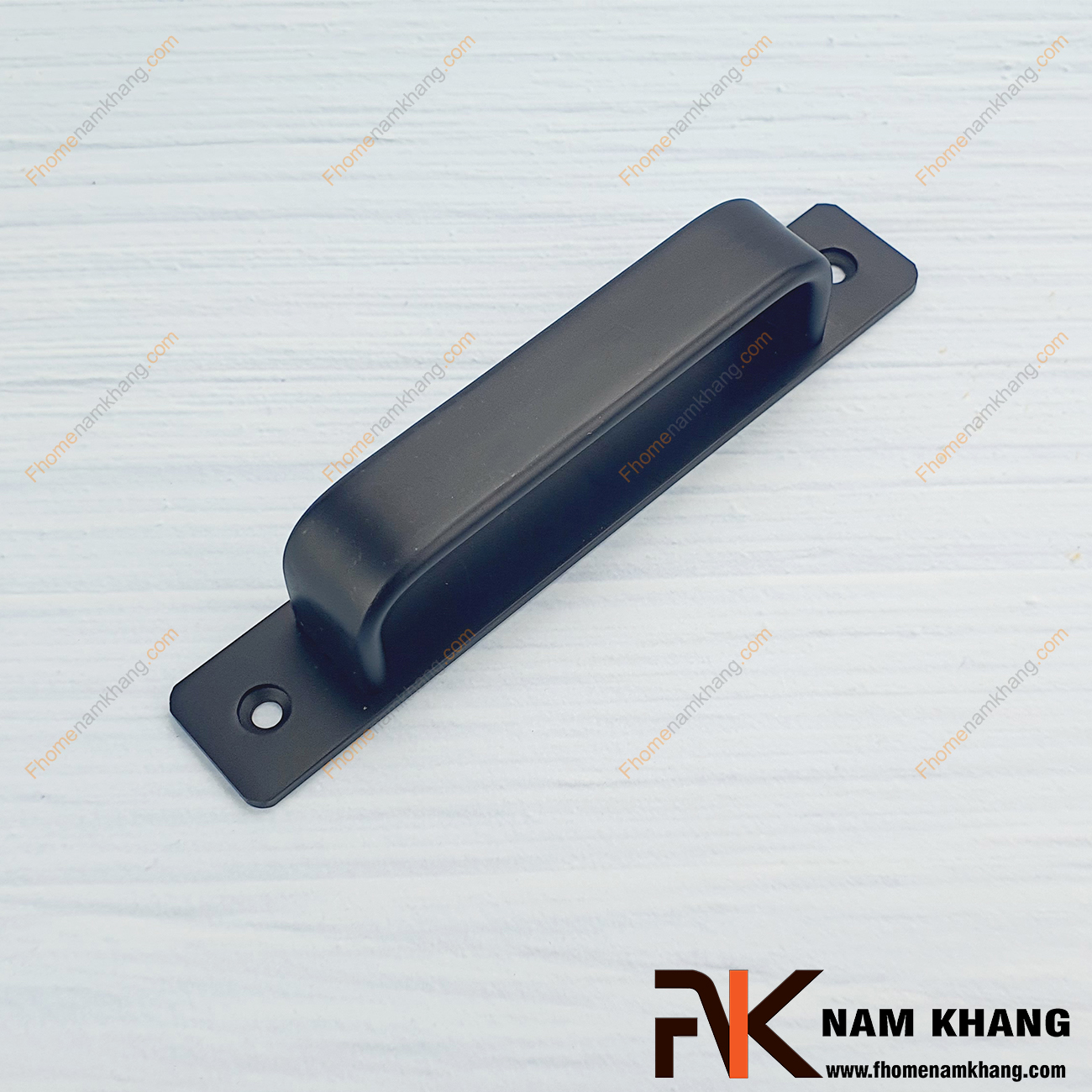 Tay nắm tủ dạng thanh ngang màu đen NK305T-D là dạng tay nắm phối hợp với thanh dài rất đơn giản nhưng lại cực kì sang trọng.