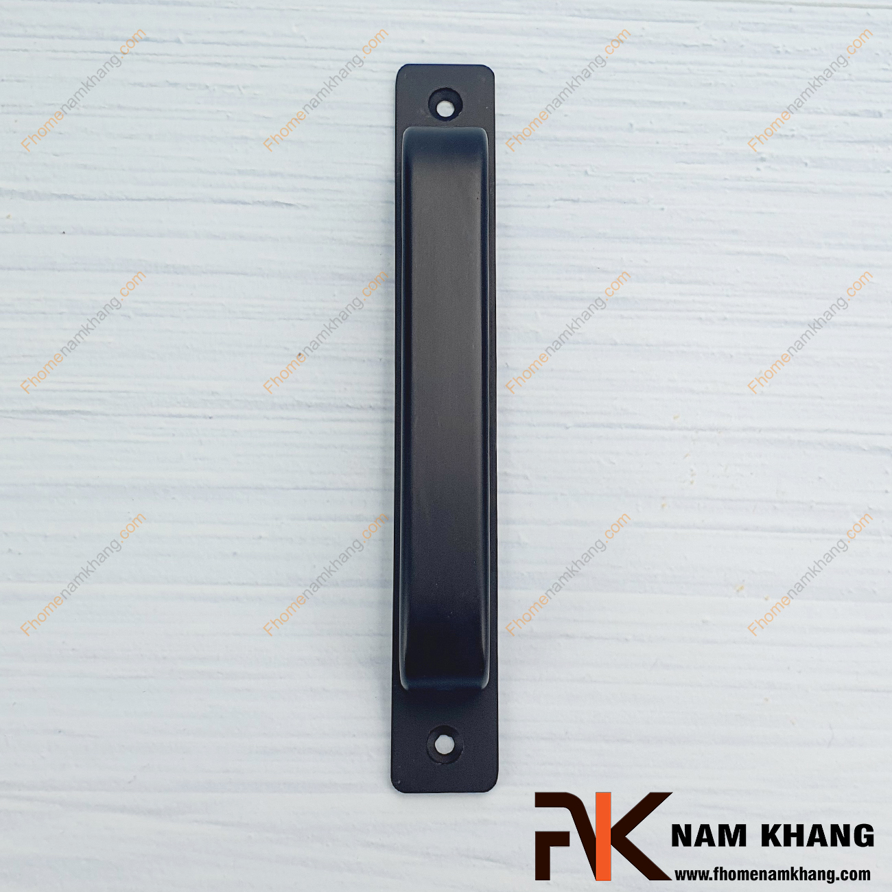 Tay nắm tủ dạng thanh ngang màu đen NK305T-D là dạng tay nắm phối hợp với thanh dài rất đơn giản nhưng lại cực kì sang trọng.