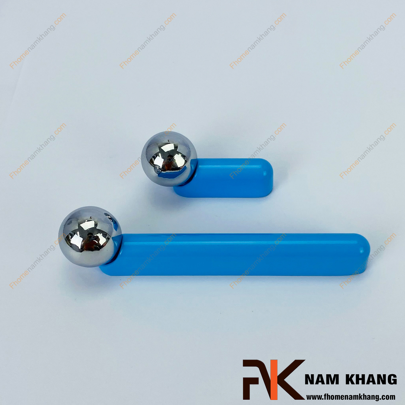 Tay nắm tủ dạng thanh tròn xanh dương NK393-XB - sản phẩm tay nắm tủ dạng lắp ghép từ 2 phần thanh tròn và viên bi cầu độc đáo.