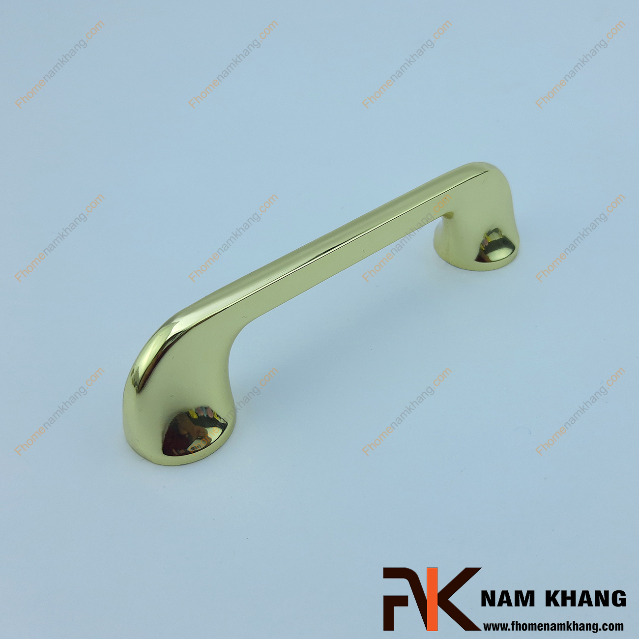 Tay nắm tủ mạ vàng bóng NK402-V có thiết kế đơn giản với phần thân dẹp và dạng tròn ở hai đầu của tay nắm. Với chất liệu hợp kim cao cấp, tay nắm tủ NK402 được mạ lớp vàng sáng bóng tạo nên sản phẩm chất lượng và cao cấp.