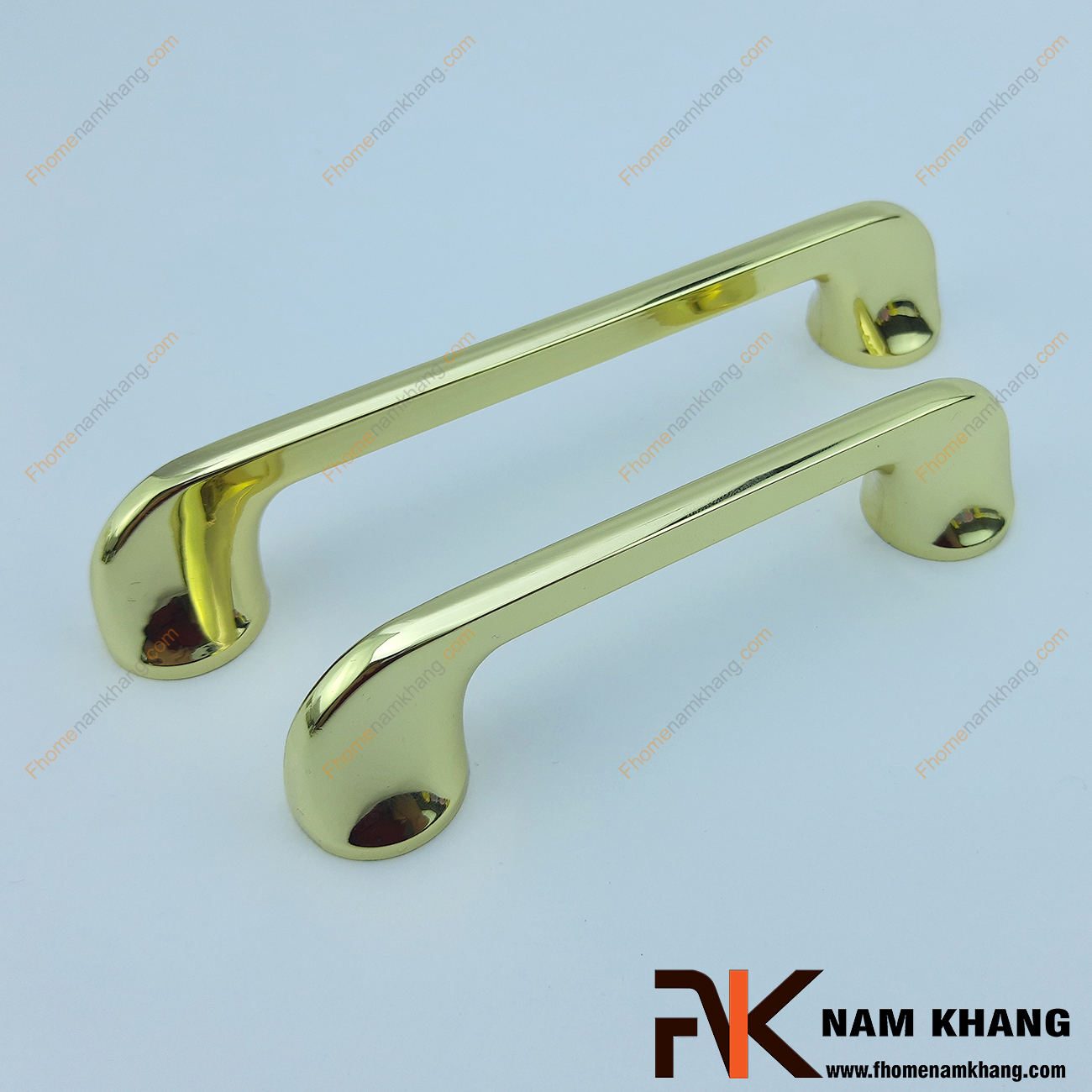 Tay nắm tủ mạ vàng bóng NK402-V có thiết kế đơn giản với phần thân dẹp và dạng tròn ở hai đầu của tay nắm. Với chất liệu hợp kim cao cấp, tay nắm tủ NK402 được mạ lớp vàng sáng bóng tạo nên sản phẩm chất lượng và cao cấp.