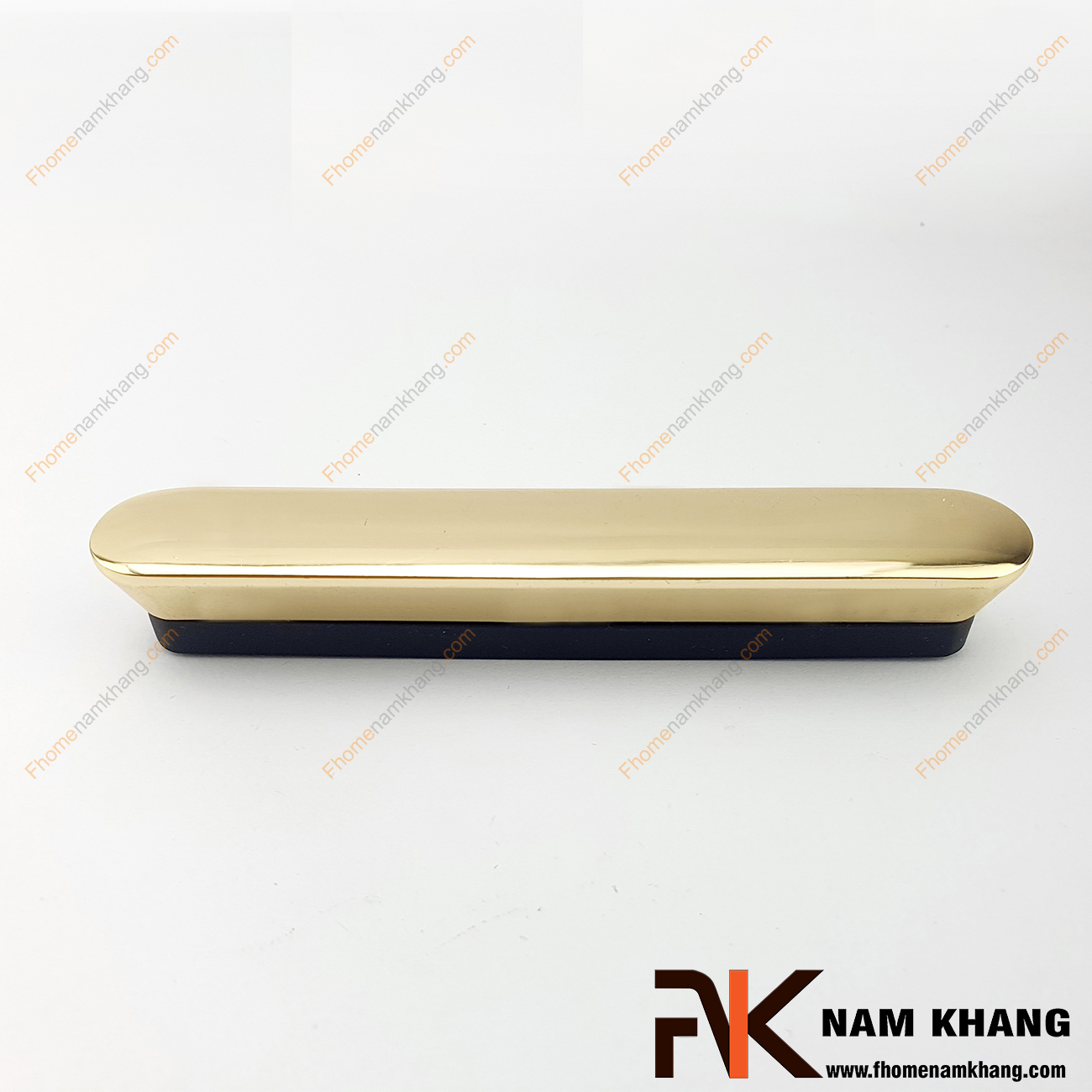 Tay nắm tủ dạng thanh phối hợp đen vàng NK411-32DV - một dạng tay nắm tủ dạng thanh ghép liền từ 2 phần khác nhau cho sự ấn tượng đặc biệt trên một sản phẩm nhỏ gọn