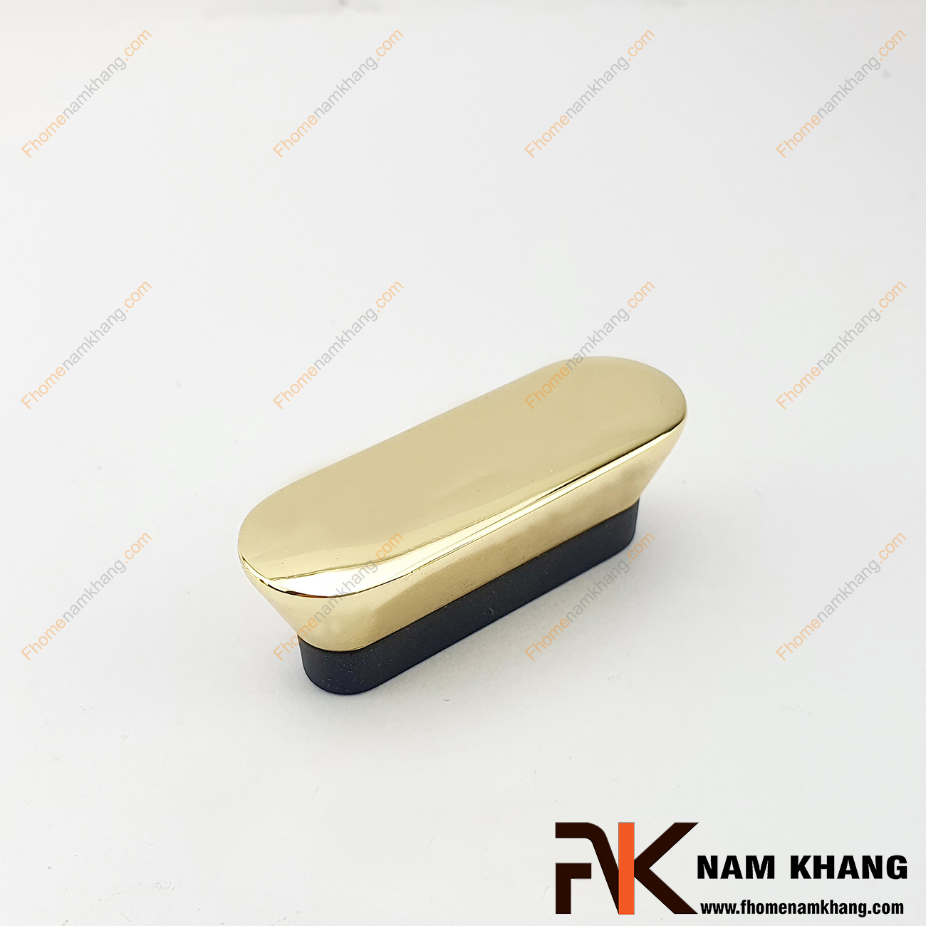 Tay nắm tủ dạng thanh phối hợp đen vàng NK411-32DV - một dạng tay nắm tủ dạng thanh ghép liền từ 2 phần khác nhau cho sự ấn tượng đặc biệt trên một sản phẩm nhỏ gọn