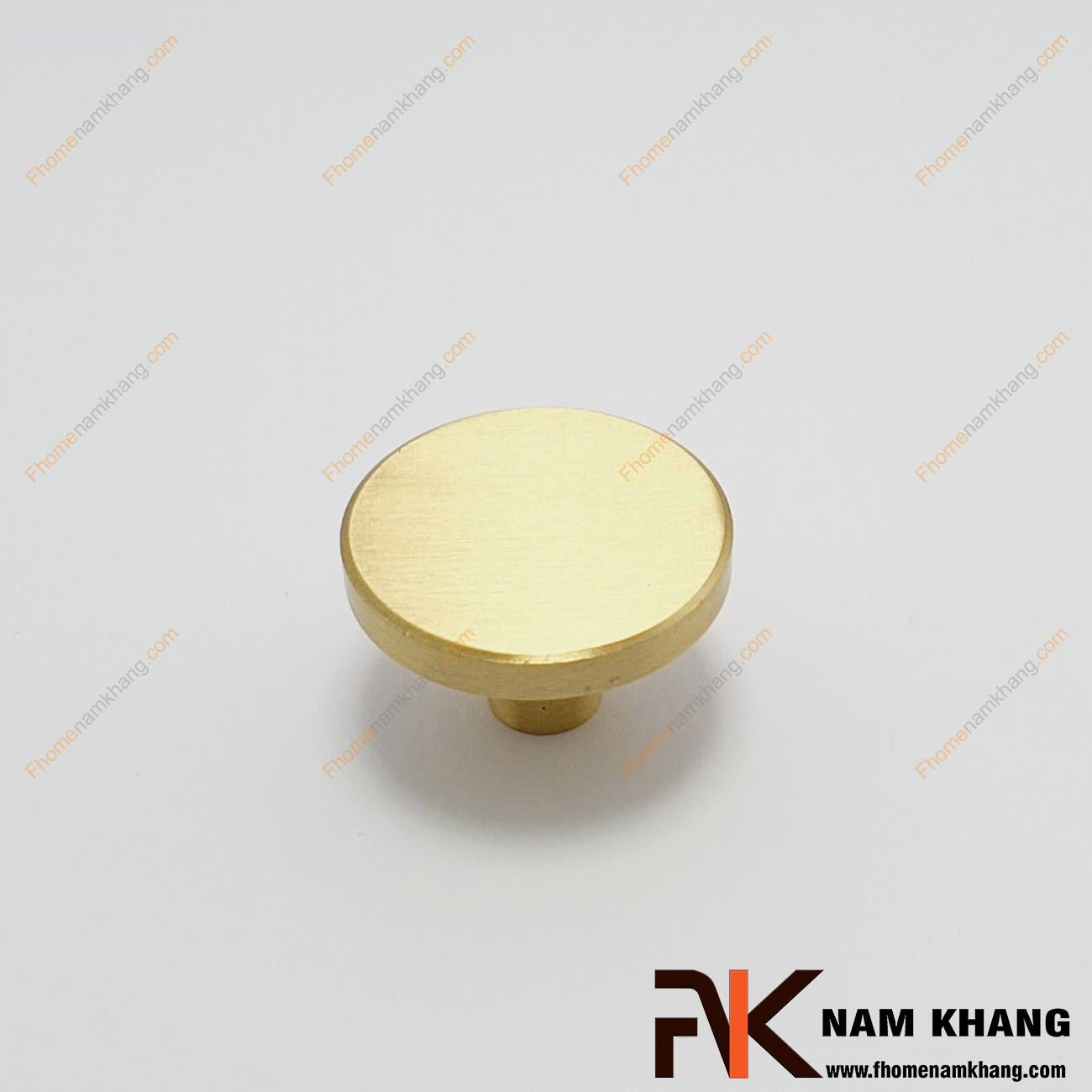 Núm cửa tủ bằng đồng NK455-DV, dạng núm cửa tủ tròn chất lượng từ đồng cao cấp nổi bật khi phối hợp trong không gian nội ngoại thất.