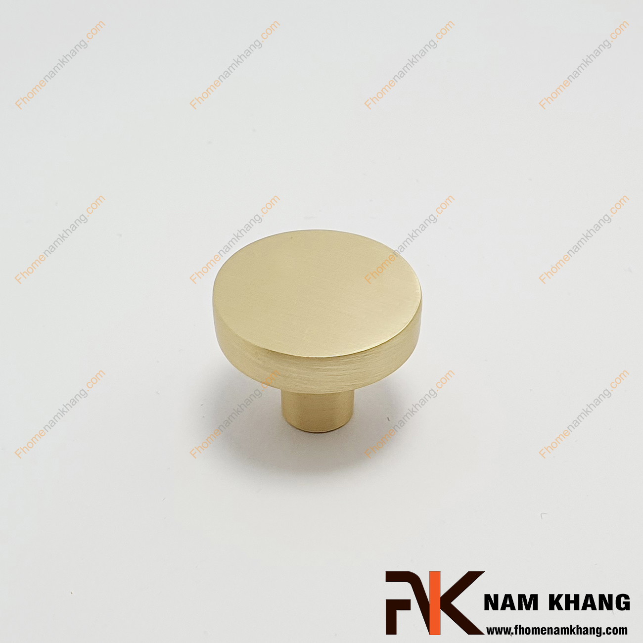 Núm cửa tủ dạng tròn màu vàng xước NK267-VM - mẫu núm cửa tủ dạng tròn trơn đơn giản được sử dụng rất phổ biến trong các dạng tủ kệ, tủ quần áo, ngăn kéo bàn và các dạng tủ nhỏ.