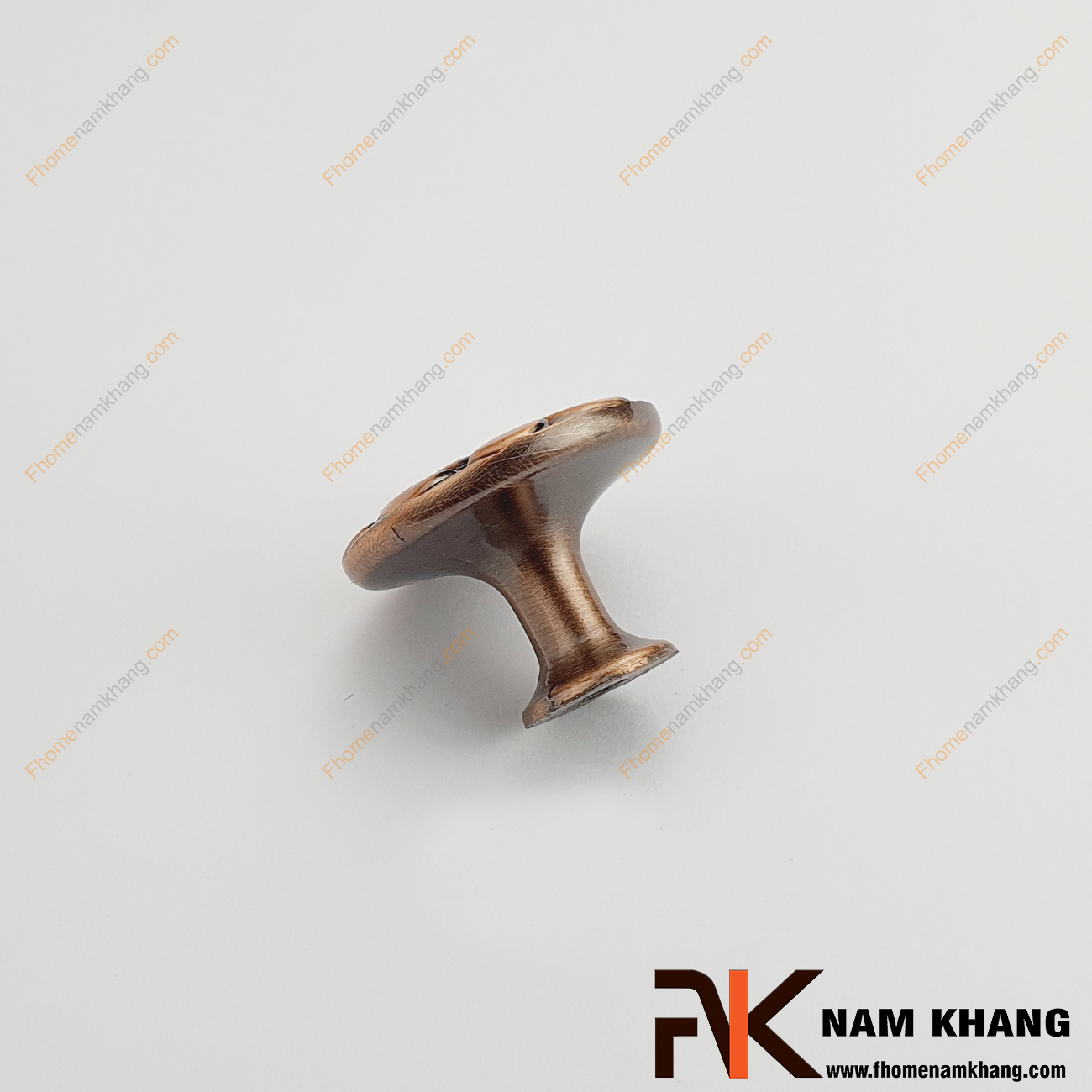 Núm cửa tủ dạng tròn cổ điển NK386L-C là sản phẩm núm cửa tủ đặc trưng chuyên dùng cho các dòng tủ bếp, ngăn kéo, ngăn bàn, tủ nội thất.