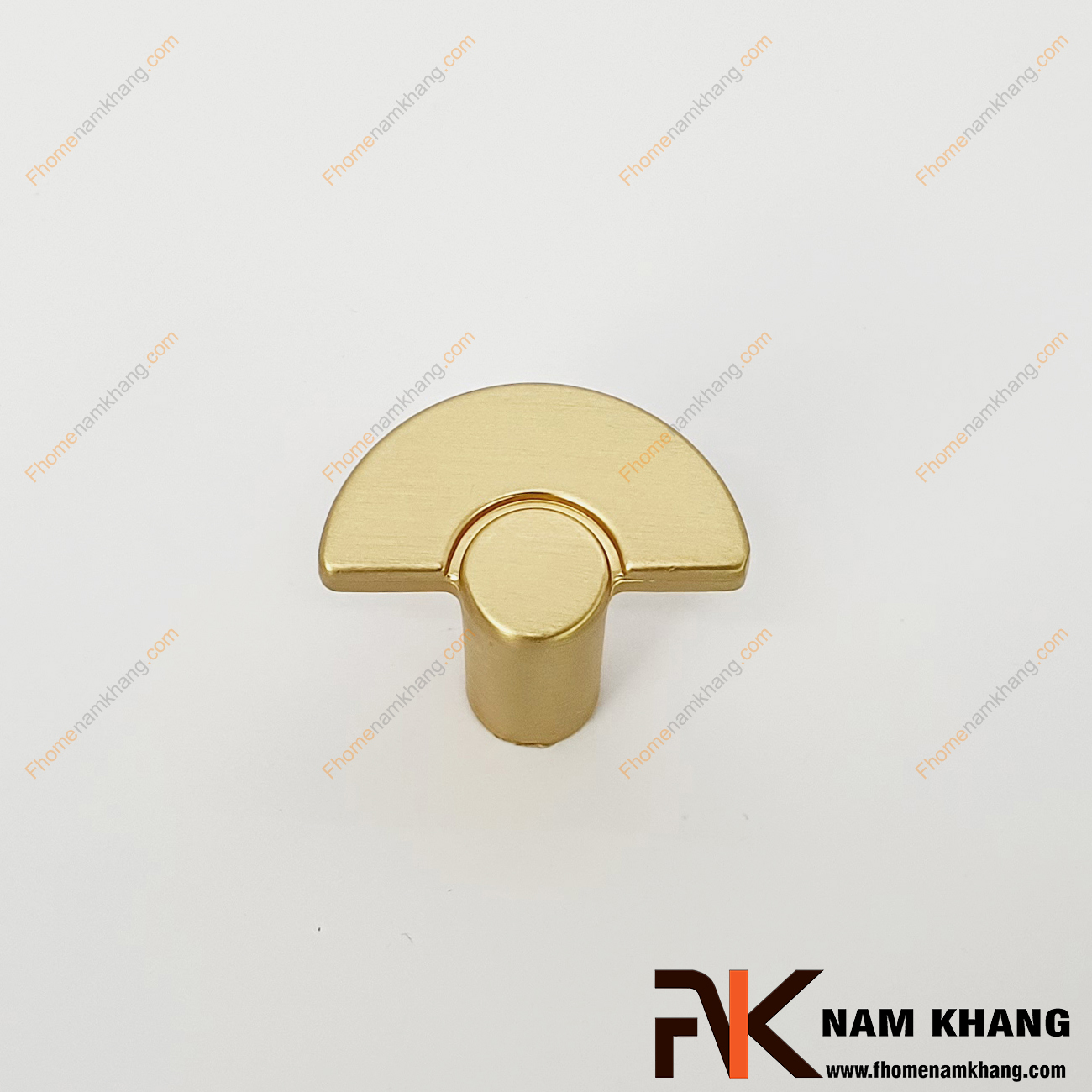 Núm cửa tủ vàng mờ NK443-VM, sản phẩm phụ kiện tủ nhỏ gọn nữa hình tròn độc đáo. Mẫu thiết kế này có đường bo góc cạnh omega mềm mại, tạo cẩm giác thoải mái khi cầm nắm cho người sử dụng.