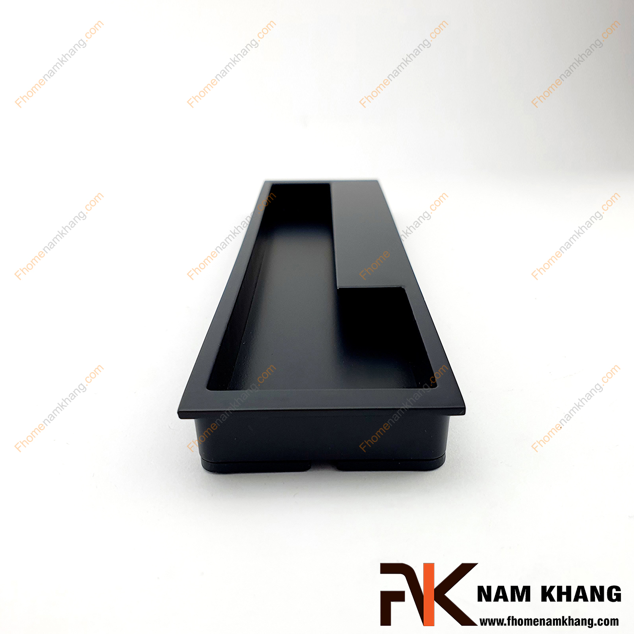 Tay nắm âm tủ màu vàng mờ NK438-192VM là loại tay nắm chuyên dùng cho các loại tủ đặt ở những nơi có không gian hạn chế hoặc dùng để nâng cao tính thẫm mỹ của sản phẩm.