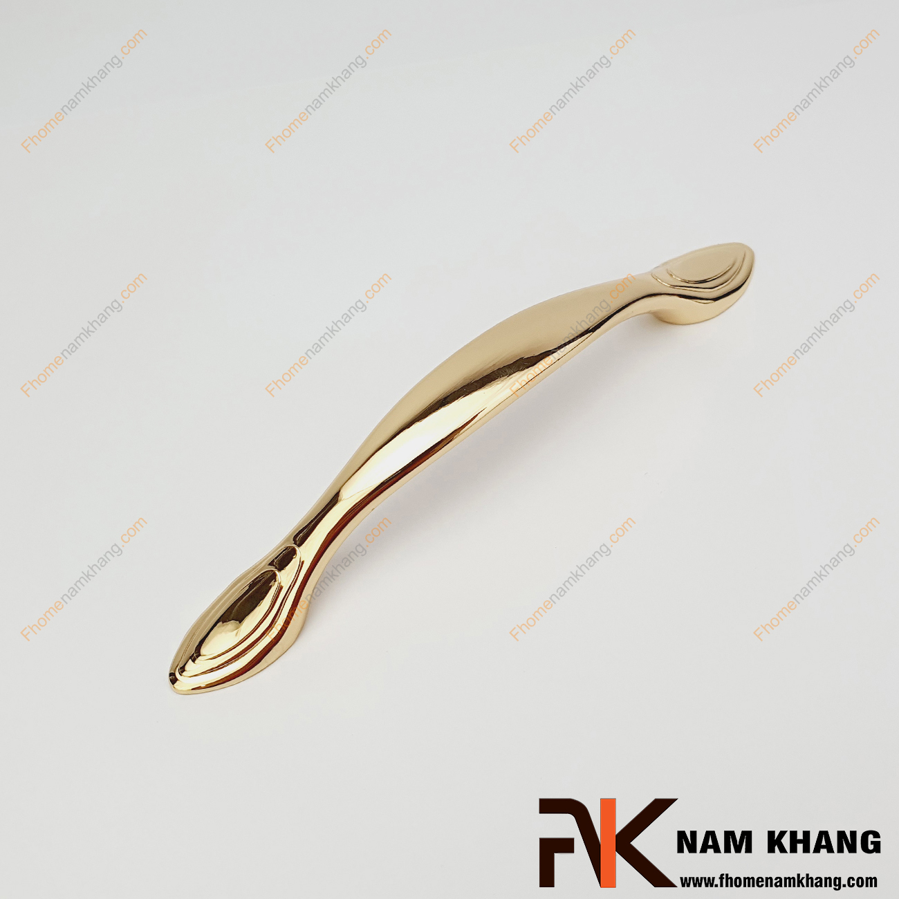 Tay nắm tủ mạ vàng NK459-V có thiết kế thon gọn từ hợp kim chất lượng cao, được gia công hoàn thiện thẩm mỹ cho độ sáng bóng ánh kim