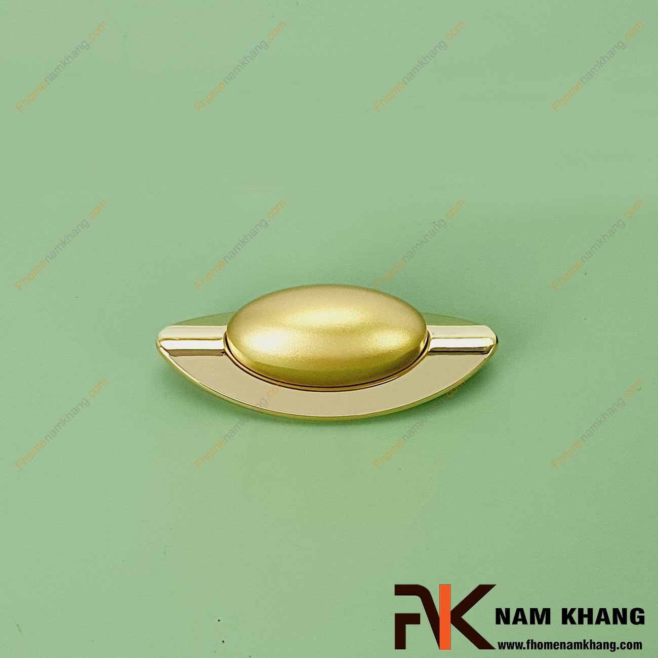 Tay nắm tủ cổ điển màu vàng mờ NK444-VM - một dạng tay nắm tủ dạng thanh ghép liền từ 2 phần khác nhau cho sự ấn tượng đặc biệt trên một sản phẩm nhỏ gọn