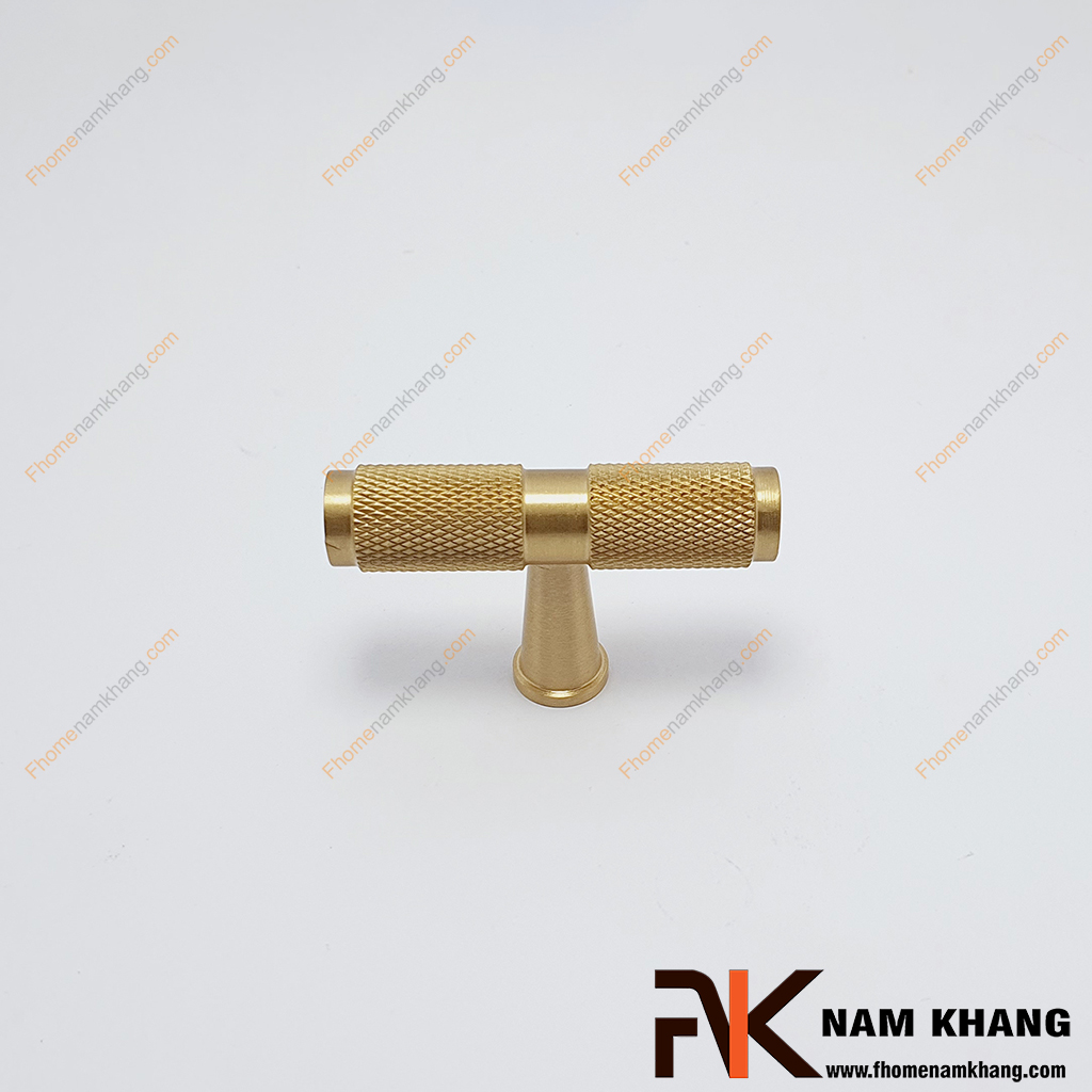 Núm tay nắm tủ bằng đồng dạng chữ T NK207D-DV - được chế tác từ đồng với tông màu vàng mờ sang trọng. Thiết kế thân trụ tròn kết hợp bề mặt knurled