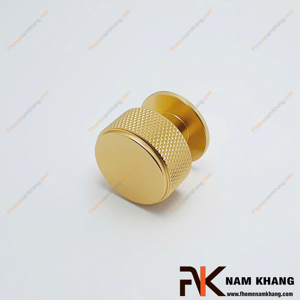 Núm nắm cửa tủ tròn vàng NK207T-VN Tay nắm tủ được thiết kế dạng núm tròn nhỏ gọn với phong cách hiện đại, nổi bật cùng tông màu vàng sang trọng giúp tăng tính thẩm mỹ cho không gian nội thất.