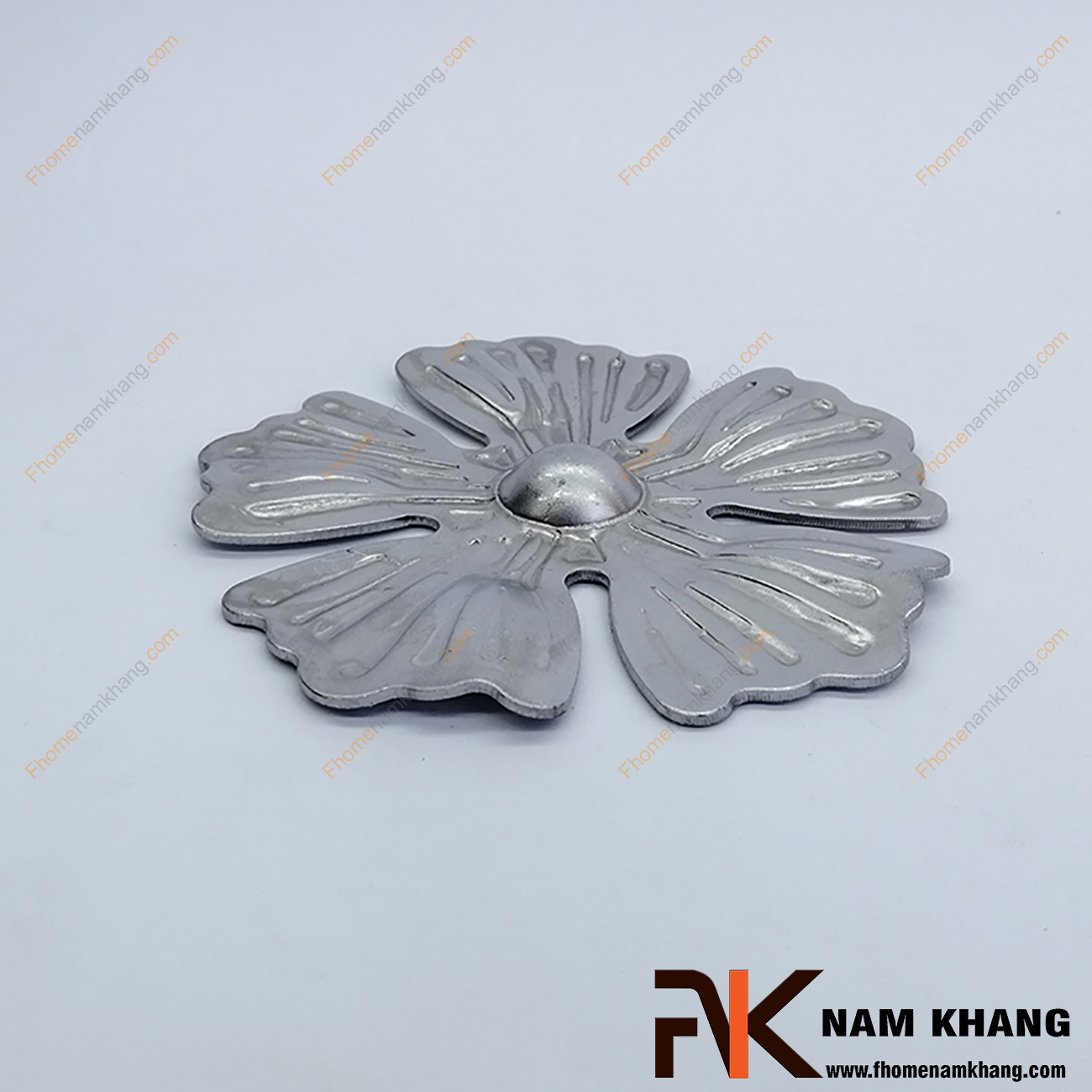Hoa thép dập hình bông hoa 5 cánh dù NKS-05 được sản xuất từ thép tấm có độ dày 1-2mm, có bề mặt láng mịn, hàn gắn dể dàng vào các chi tiết thép khác.
