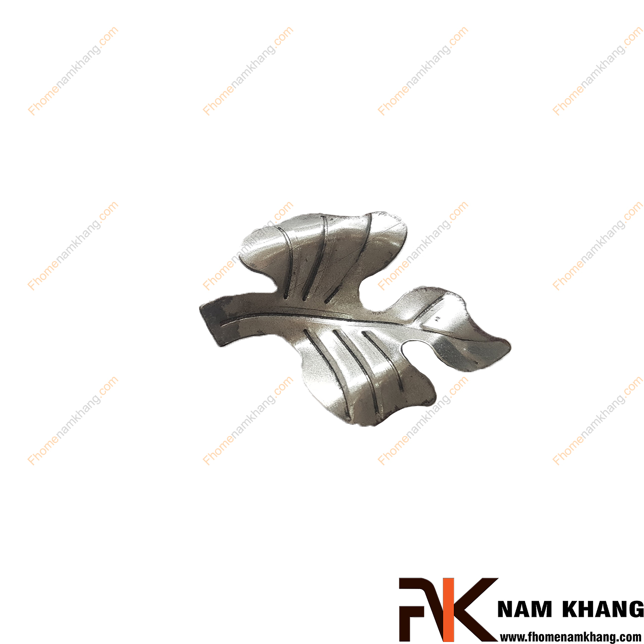 Hoa lá thép dập NKS-113T được tạo hình chiếc lá, là phụ kiện trang trí dành cho các sản phẩm sắt uốn mỹ thuật  Chi tiết được dập nỗi trên bề mặt, mô phỏng chính xác chi tiết thực tế.