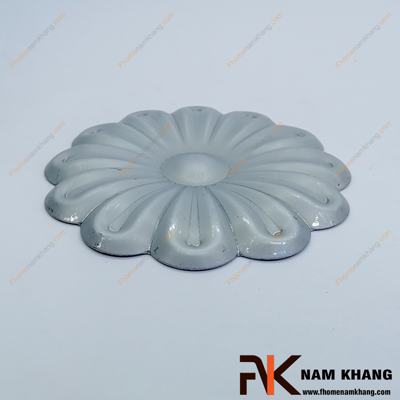 Hoa thép dập hình bông mai 12cm NKS-01 được sản xuất từ thép tấm có độ dày 1-2mm, có bề mặt láng mịn, hàn gắn dể dàng vào các chi tiết thép khác.