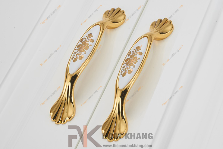 Các sản phẩm tay nắm tủ có thiết kế phối hợp sứ và hợp kim luôn mang một vẻ đẹp rất độc đáo và nổi bật.