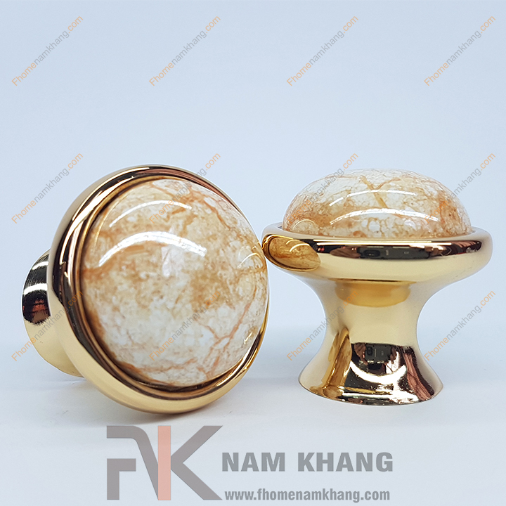 Các sản phẩm tay nắm tủ có thiết kế phối hợp sứ và hợp kim luôn mang một vẻ đẹp rất độc đáo và nổi bật.