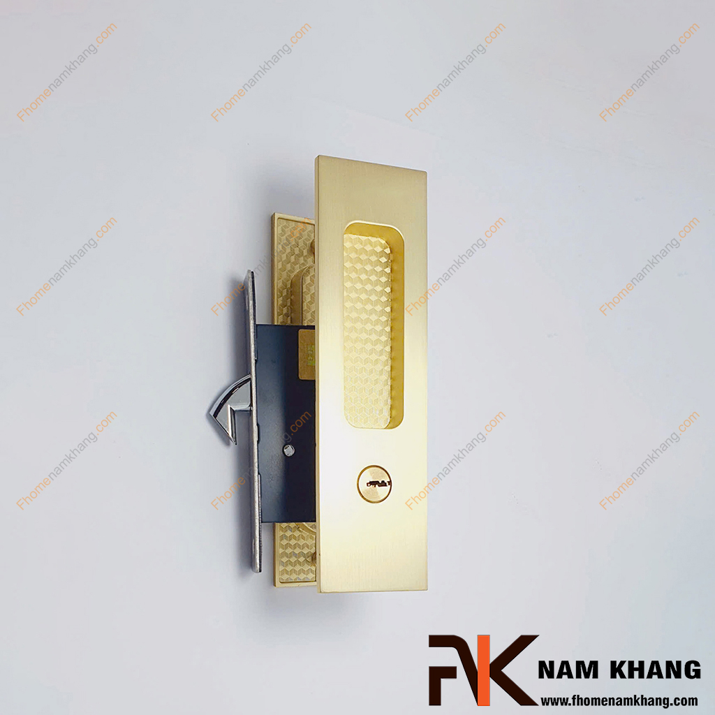 Khóa âm cửa màu vàng mờ NK568HV-VM - Khóa cửa âm lùa sở hữu thiết kế hiện đại với kiểu dáng thanh thoát, mặt khóa chữ nhật vuông vức kết hợp tay kéo âm tiện lợi.