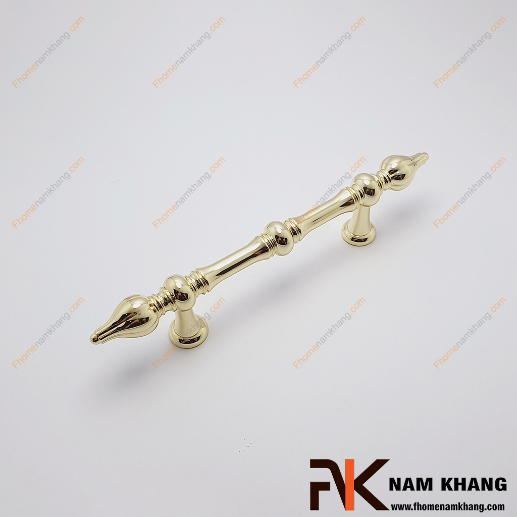 Tay cầm cửa tủ đối xứng vàng bóng NK414S-96VB - Tay nắm cửa tủ sở hữu thiết kế đối xứng với những đường tiện nổi tinh xảo, tạo nên vẻ đẹp sang trọng và đậm chất cổ điển. 