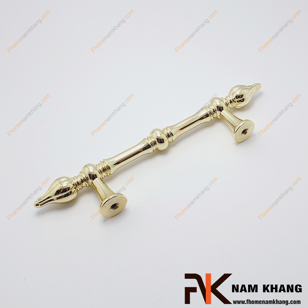 Tay cầm cửa tủ đối xứng vàng bóng NK414S-96VB - Tay nắm cửa tủ sở hữu thiết kế đối xứng với những đường tiện nổi tinh xảo, tạo nên vẻ đẹp sang trọng và đậm chất cổ điển. 