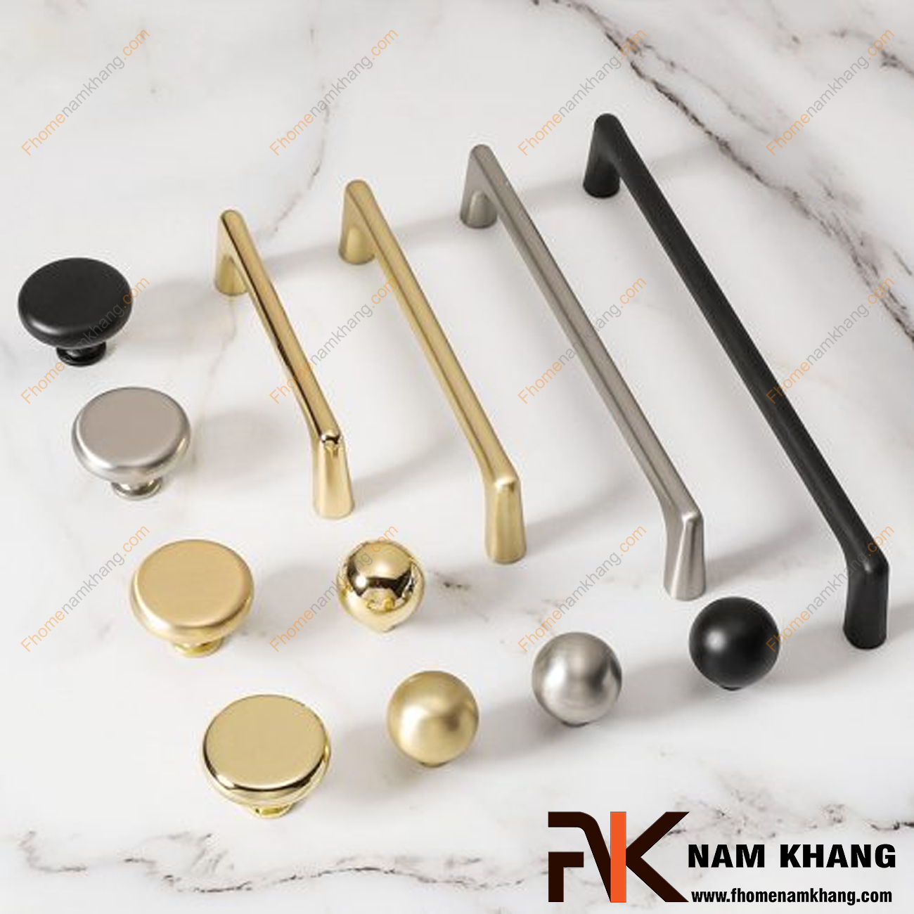 Tay nắm tủ chính là điểm nhấn làm nổi bật diện mạo của những thiết bị mà chúng được gắn vào chẳng hạn như: tủ gỗ, ngăn kéo tủ, cánh cửa tủ áo và cửa tủ bếp... Những chiếc tay nắm tủ với sự đa dạng và thiết kế chắc chắn sẽ mang đến một ấn tượng đặc biệt, khó quên ngay lần đầu tiên chạm mắt.