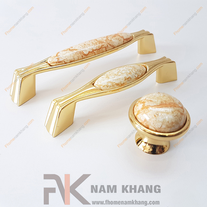 Các sản phẩm tay nắm tủ có thiết kế phối hợp sứ và hợp kim luôn mang một vẻ đẹp rất độc đáo và nổi bật.