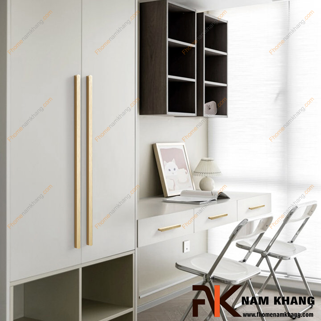 Tay nắm tủ là điểm nhấn nổi bật cho những chiếc tủ tủ gỗ, ngăn kéo tủ, tủ quần áo, tủ bếp... những mẫu tay nắm này đa dạng về chất liệu và phong cách thiết kế, mang đến cho bạn ánh nhìn ấn tượng và khó quên trong lần đầu tiên chạm mắt.