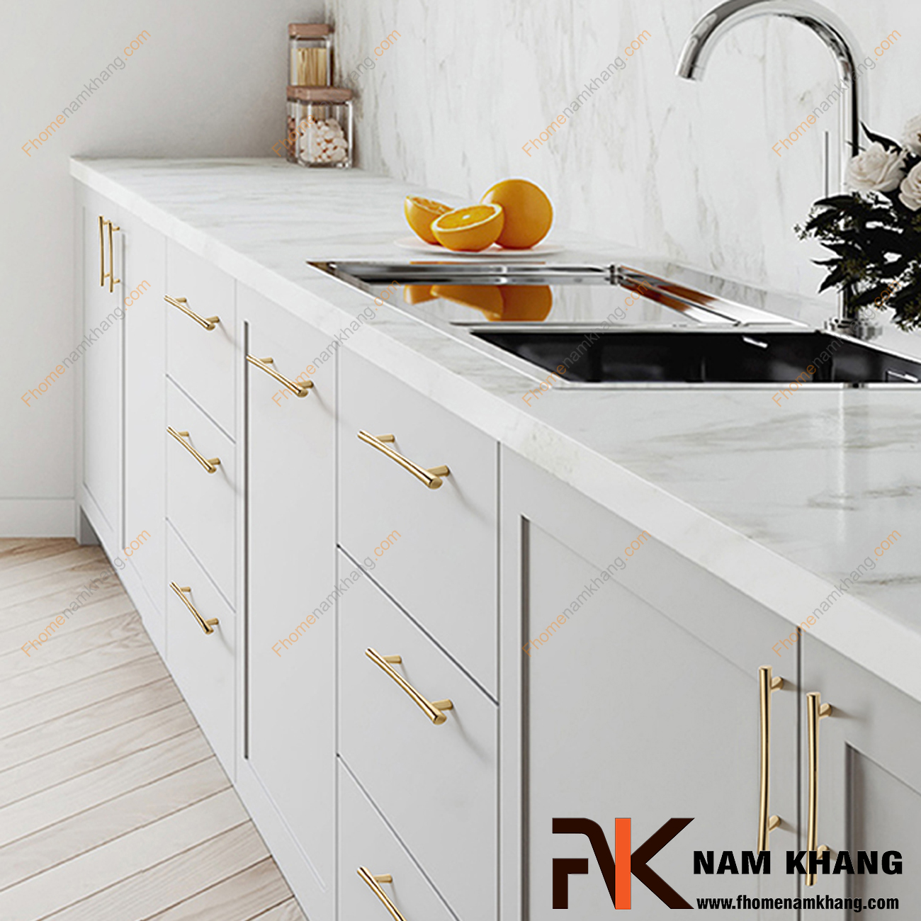 Tay nắm tủ bếp là một chi tiết nhỏ nhưng đóng vai trò quan trọng trong công việc nâng cao tính thẩm mỹ và tiện nghi cho không gian bếp. Trải qua nhiều thời kỳ phát triển, tay nắm tủ bếp đã có những bước tiến đáng kể về cả phong cách, chất liệu và công năng. Hãy cùng tìm hiểu nhé!